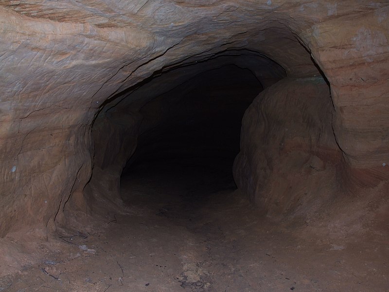 File:Velna ala (Devil's Cave) - inside.JPG