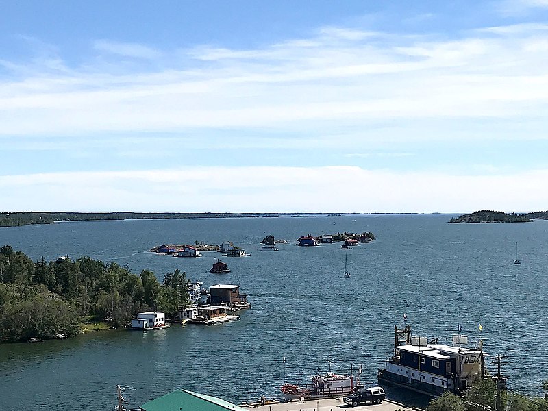 File:View south toward houseboats (41788036340).jpg