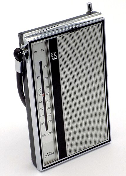 File:Vintage Toshiba Transistor Radio, Model 8P-823F2, AM-FM Bands, 8 Transistors, Only .75 Inches Thick, Rear Kick Stand, Made In Japan, Circa 1966 (49234256657).jpg