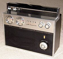 A Zenith transistor based portable radio receiver Vintage Zenith Royal 2000 Trans-Oceanic Transistor Radio, Chassis 11ET40Z2, Made in the USA (12125632465).jpg