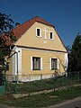 Čeština: Fasáda obytné části statku čp. 23 ve Vojníkově. Okres Písek, Česká republika. English: Facade of the farm no. 23 in Vojníkov village, Písek Distict, Czech Republic.