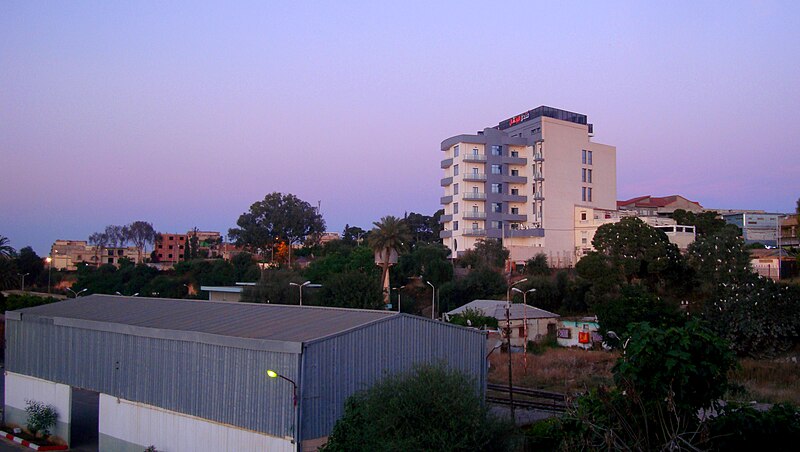 File:Vue sur hotel les oranges.jpg