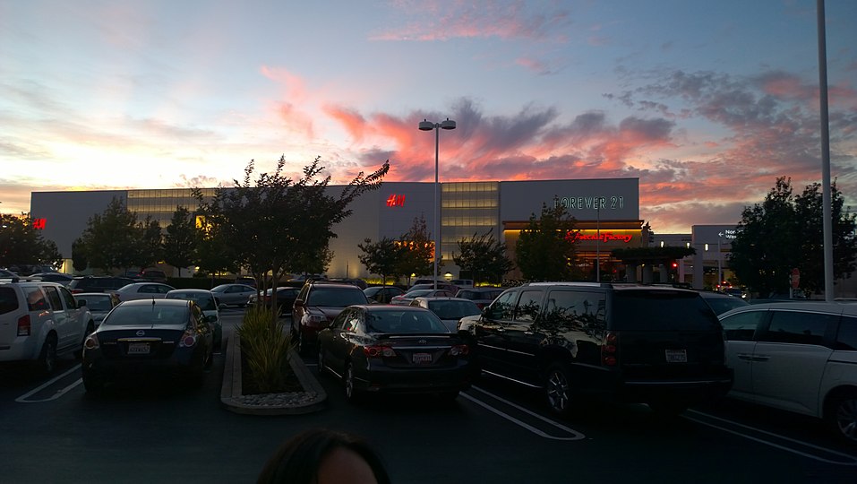 Hillsdale Shopping Center (2015)