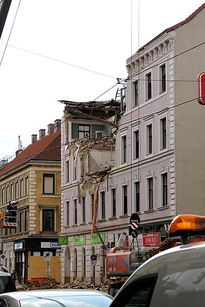 File:Wien-Rudolfsheim - Haus Mariahilfer Straße 182 nach Gasexplosion.jpg