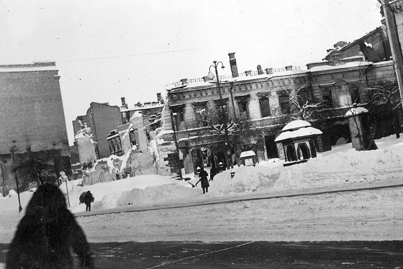 File:Winter, snow, second World War, damaged building Fortepan 75455.jpg