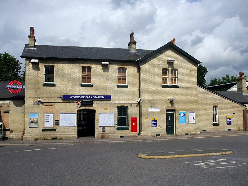 File:Woodside Park stn building.JPG