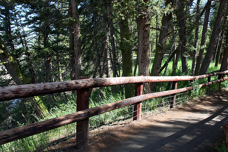 File:Yellowstone River Overlook DyeClan.com - panoramio (1).jpg