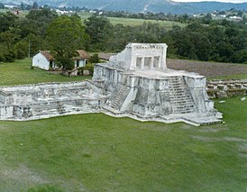 Casa Templului Zaculeu 1979.jpg