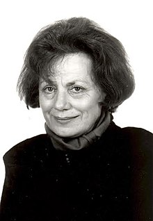 българска писателка, поетеса и журналистка