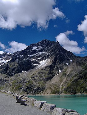 Vue depuis le nord-est, avec le réservoir de la Finstertal.