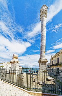 The column in Brindisi, marking the end of the Via Appia "Brundisium" (Heute Brindisi) wurde im Jahr 266 v. Chr. von den Romern erobert. 05.jpg