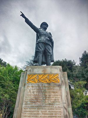 İzmit Atatürk Anıtı