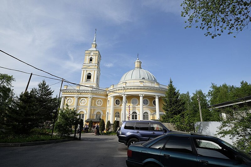 File:Ильинская церковь фасад издали.jpg