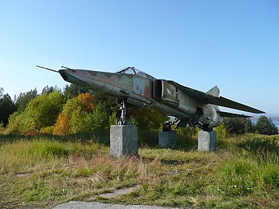 MiG-27 jalustalla