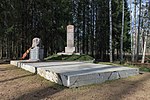 Братская могила девушек-лесорубов, погибших 23.08.1942 от артобстрела при заготовке дров для блокадного Ленинграда
