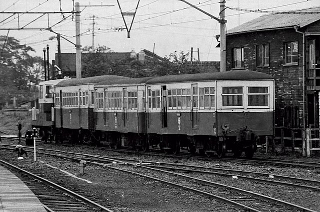 Yabakei Railway train at Nakatsu, ~1975