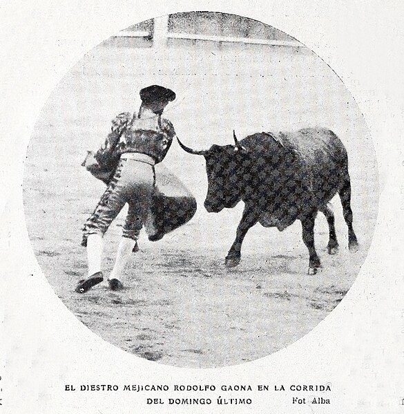 File:1908-07-11, Blanco y Negro, El diestro mejicano Rodolfo Gaona en la corrida del domingo último, Alba.jpg