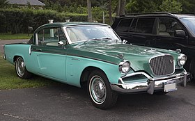 1956 Studebaker Sky Hawk di two-tone Hijau, depan right.jpg