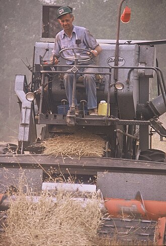 1965 Allis-Chalmers Gleaner E Combine Harvester 1965 Gleaner E.jpg