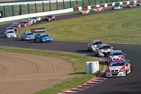 Opening lap of Race Two