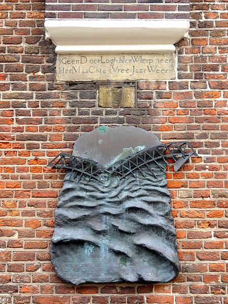 File:20151027 Oorlogsmonument door Lajos Gyorfi Hattem.jpg