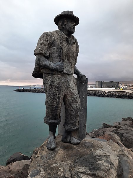 File:20211124.Fuerteventura.Puerto del Rosario.escultura de bronce.-028.jpg