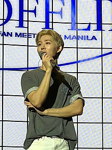 B.I lors d'un mini-concert à Manille (Philippines) en août 2022