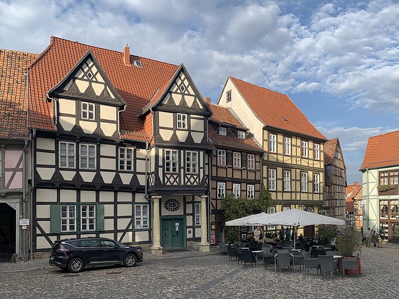 File:2023 Oct - Quedlinburg - Schloßberg Finkenherd - IMG 07.jpg