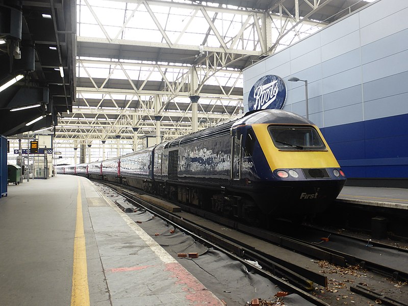 File:43040 at London Waterloo (16851484048).jpg