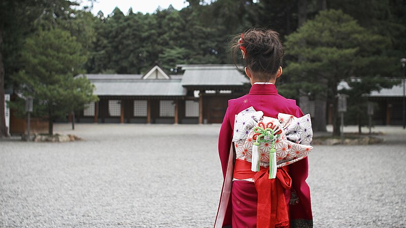 File:A Japanese girl wearing kimono for Shichi-go-san; September 2015.jpg