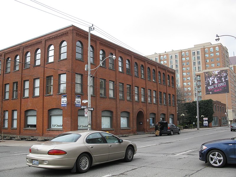 File:A big old brick building on the east side of Ontario Street -b.jpg