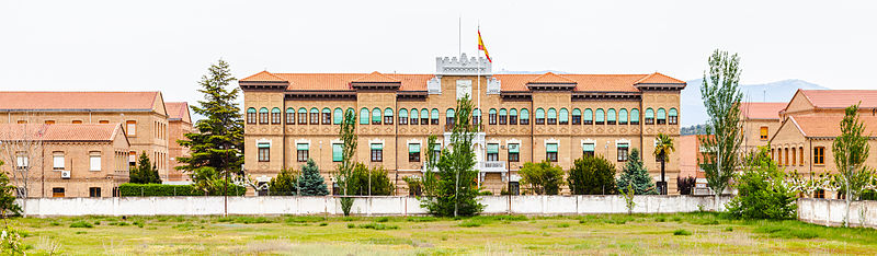 File:Acuartelamiento del Ejército Barón de Warsage, Calatayud, España 2012-05-19, DD 02.JPG