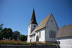 Alskogs kyrka 2019.jpg