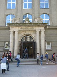 Augsb Maria-Theresia-Gymnasium entrance.jpg