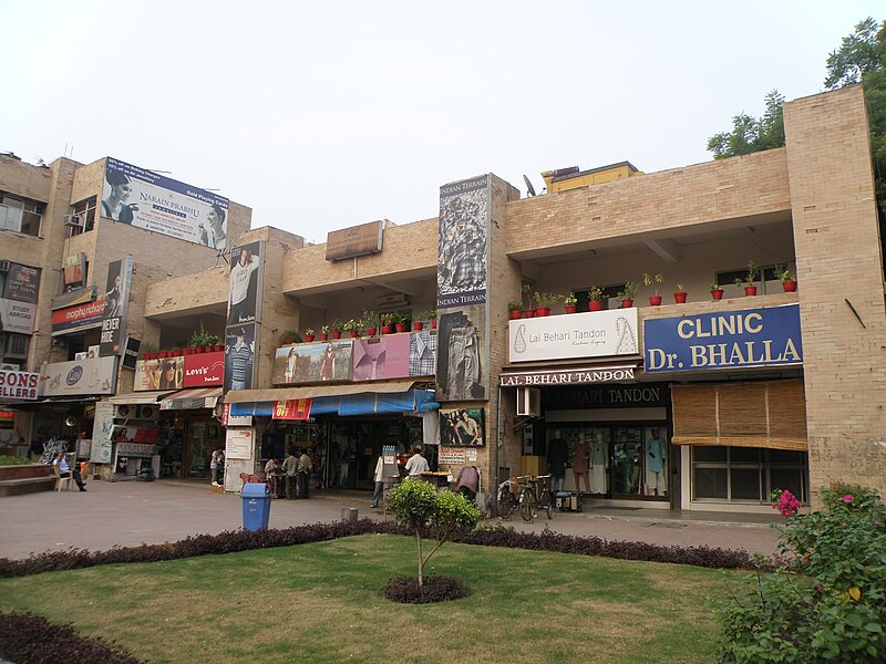 File:Aurobindo Place Market, Delhi 4.JPG