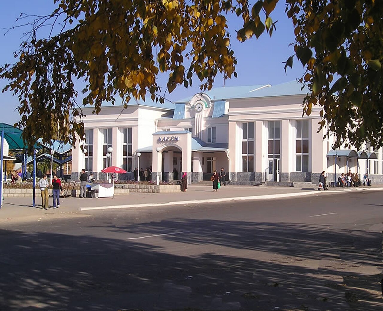 Г октябрьский башкортостан. Город Октябрьский РБ. Автовокзал города Октябрьский Башкортостан. Площадь Октябрьский Башкортостан. Площадь города Октябрьский Башкортостан.