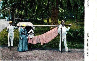 Rede. Menina com dama de companhia. Jardim Municipal, Avenida Arriaga, Funchal, ilha da Madeira (~1900).