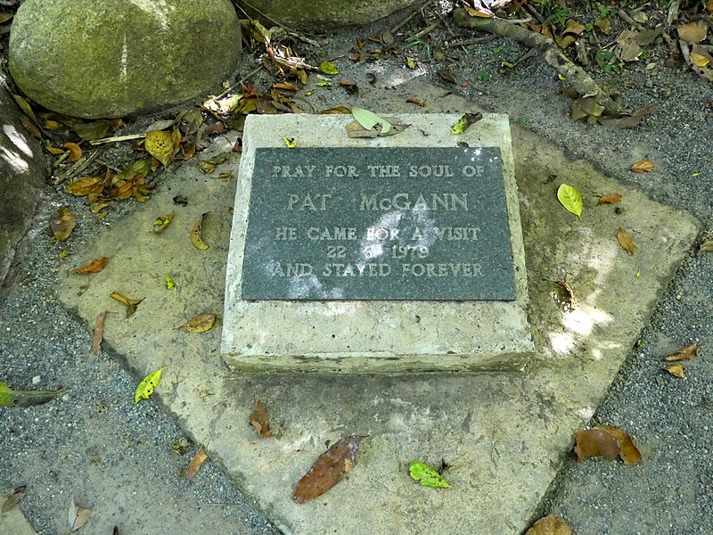 File:Babinda boulders memorial SF20355.jpg