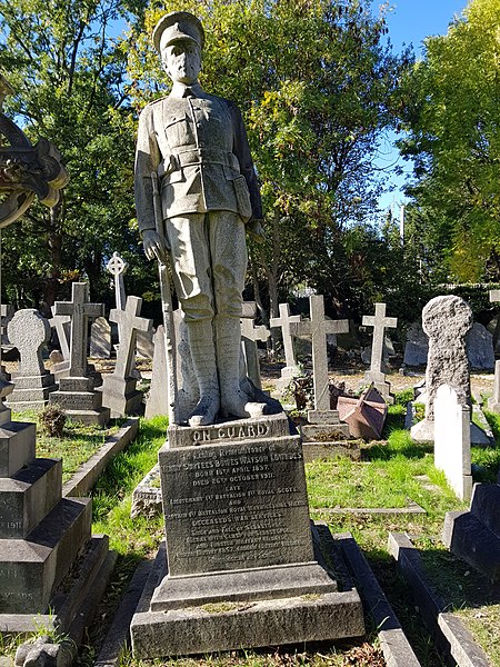 File:Beckenham Cemetery 20181022 134316 (30554300947).jpg