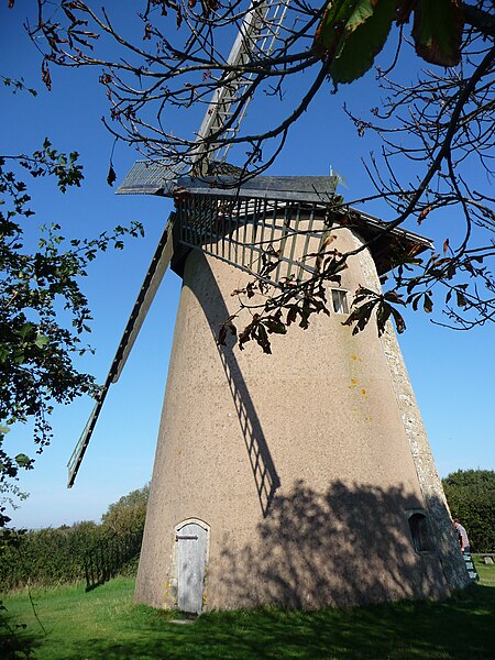 File:Bembridge Windmill - geograph.org.uk - 5383809.jpg