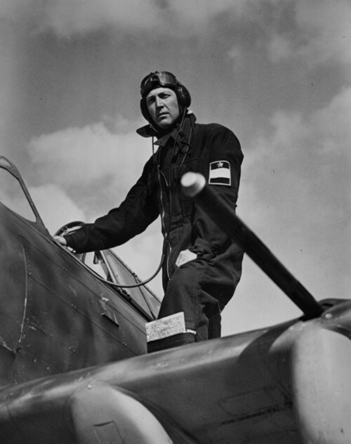 Nordenskiöld in 1941, just before an exercise that he led from his airplane.