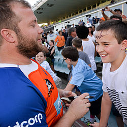 Benn at fan signing Benn Robinson signs fans heads in Sydney.jpg