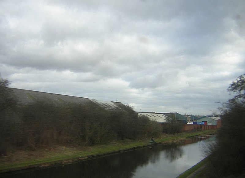 File:Birmingham Canal (New Main Line) from the railway - geograph.org.uk - 3333118.jpg