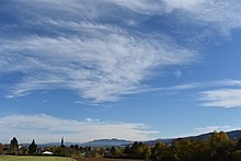 Blick auf Deißlingen, im Hintergrund der Albtrauf