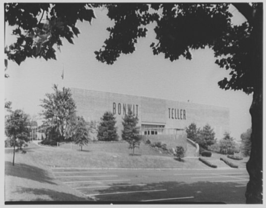 File:Bonwit Teller, business in Manhasset, Long Island. LOC gsc.5a26920.tif