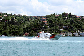 Лодка на брегова охрана в Босфора.