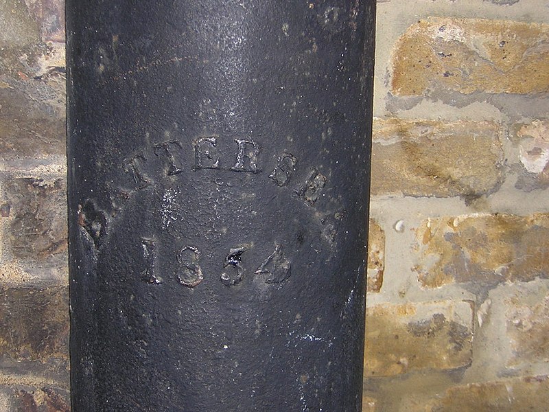 File:Boundary marker, Lansdowne Place, Upper Norwood - geograph.org.uk - 2216341.jpg