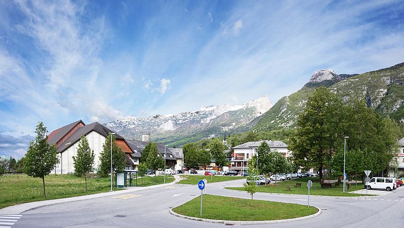 File:Bovec view.jpg