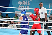 Deutsch: Boxen bei den Olympischen Jugendspielen 2018 Tag 12, 18. Oktober 2018 - Finale Fliegengewicht Mädchen – Martina La Piana (Italien, blau) schlägt Adijat Gbadamosi (Nigeria, rot) 5-0; Ringrichter ist James Beckles (Trinidad und Tobago). English: Boxing at the 2018 Summer Youth Olympics on 18 October 2018 – Girl's flyweight Gold Medal Bout - Martina La Piana (Italy, blue) beats Adijat Gbadamosi (Nigeria, red) 5-0; Referee is James Beckles (Trinidad and Tobago). Español: Boxeo en los Juegos Olímpicos Juveniles de Verano de 2018 en 18 de octubre de 2018 - Combate a medalla de oro de peso mosca para mujeres: Martina La Piana (Italia, azul) le gana a Adijat Gbadamosi (Nigeria, roja) 5-0; El árbitro es James Beckles (Trinidad y Tobago).