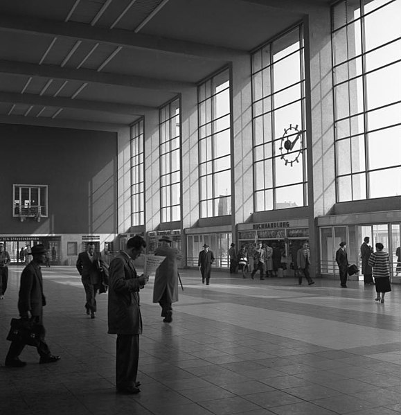 Main hall of the new entrance building (1957).